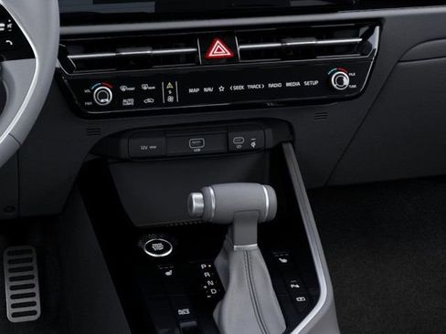 Used 2025 Kia Niro EX Touring image 23