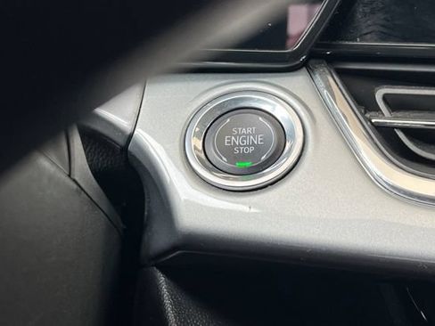 Used 2025 Chevrolet Trax LT FWD image 28
