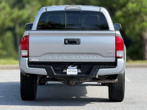 Used 2017 Toyota Tacoma TRD Sport w/ Tow Package RWD image 6