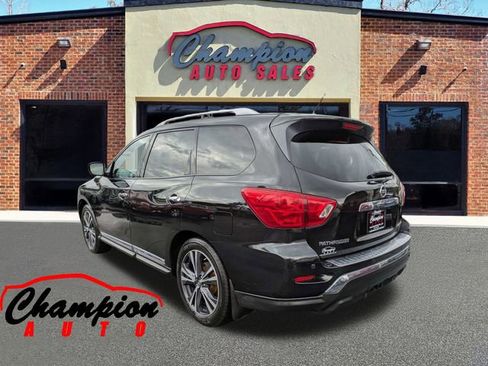Used 2017 Nissan Pathfinder Platinum image 9