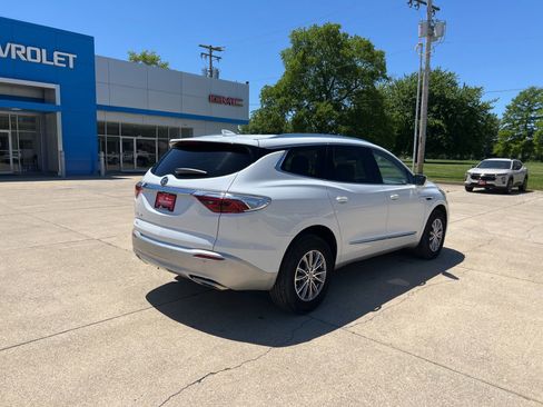 Used 2023 Buick Enclave Essence FWD image 2