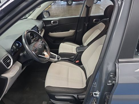 Used 2025 Hyundai Venue SEL FWD image 23