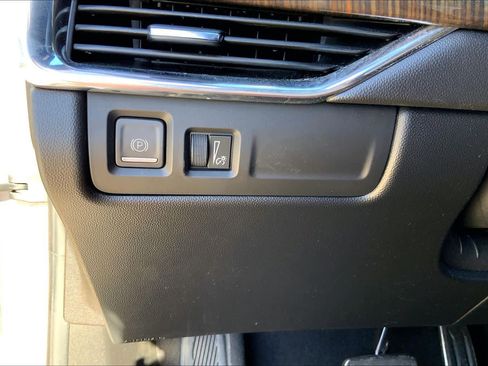 Used 2023 Cadillac XT4 Sport image 33