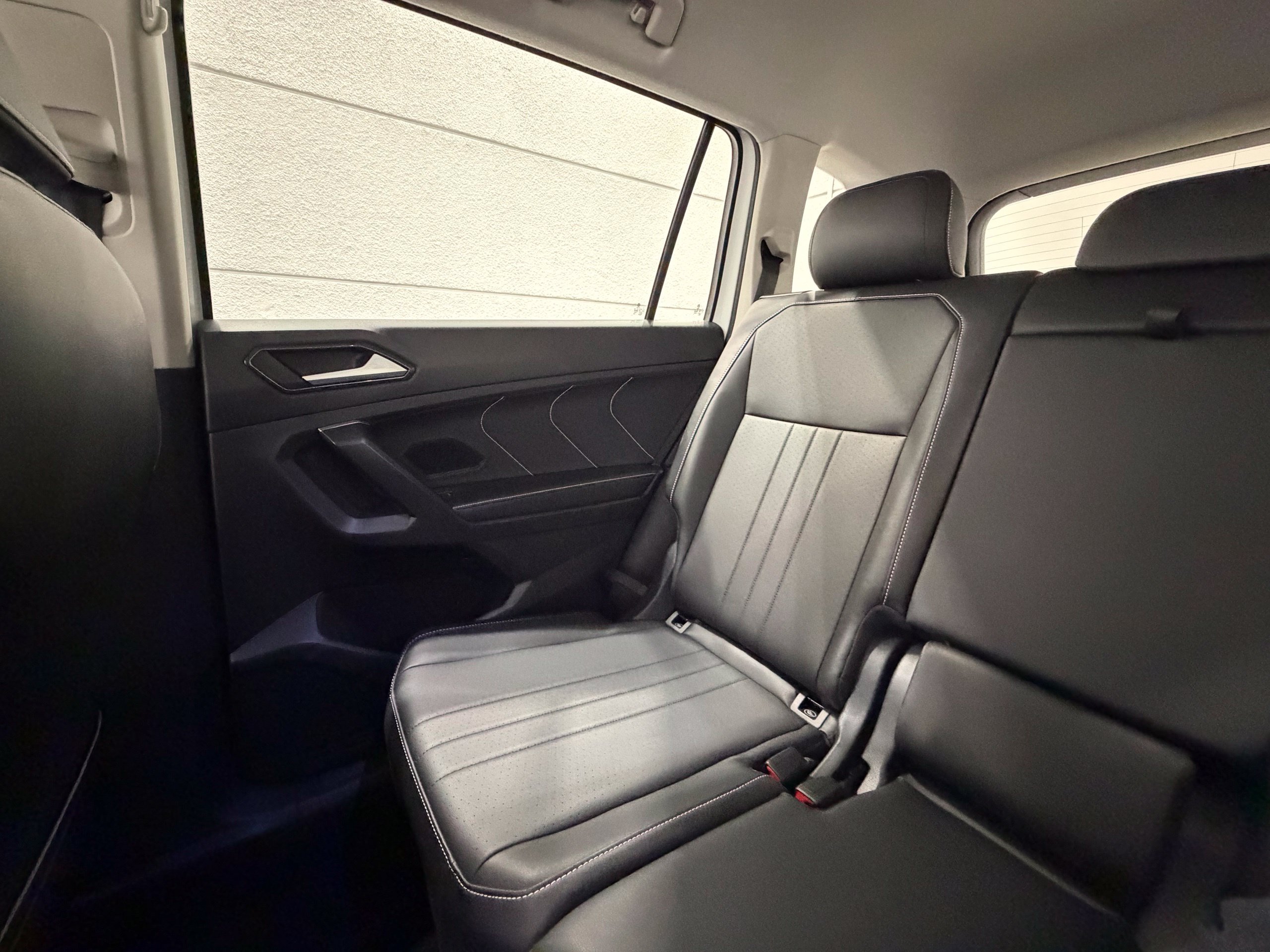 Used 2023 Volkswagen Tiguan SE FWD image 32