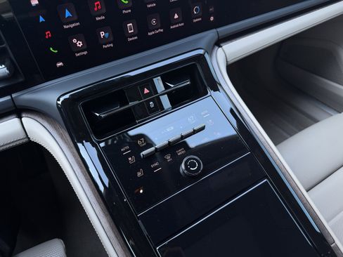 Certified 2024 Porsche Panamera 4 image 35