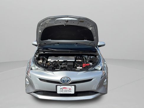 Used 2016 Toyota Prius Three Touring FWD image 23