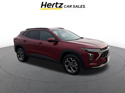 Used 2025 Chevrolet Trax LT image 1