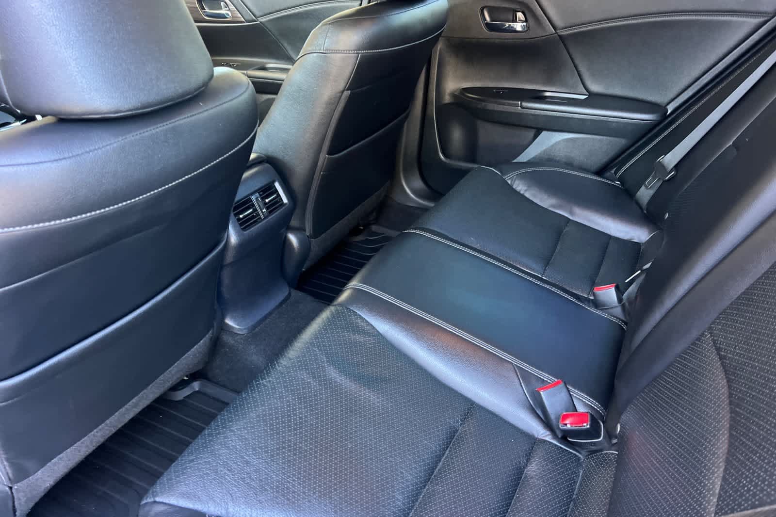 Used 2017 Honda Accord EX-L image 4