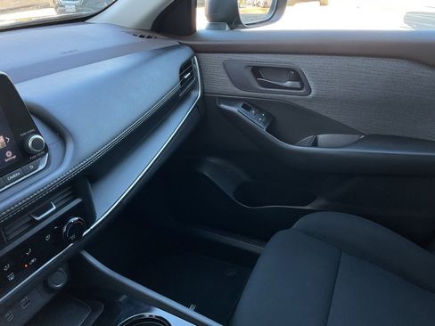 Used 2023 Nissan Rogue S image 33