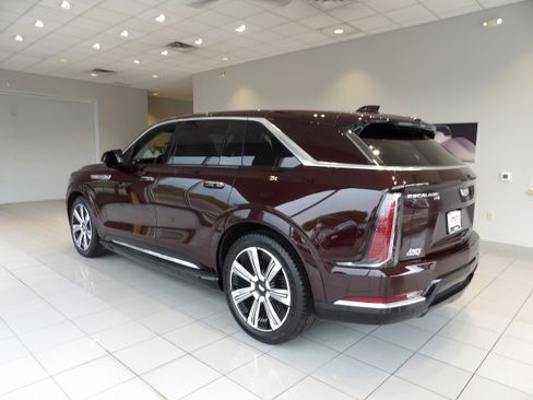 Used 2025 Cadillac Escalade IQ Luxury 2 AWD/4WD image 6