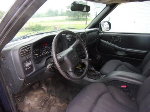 Used 2005 Chevrolet Blazer 4WD 2-Door w/ Preferred Equipment Group image 3
