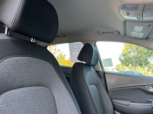 Used 2023 Hyundai Kona SE w/ Cargo Package image 19