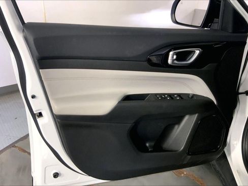 Used 2025 Jeep Compass Limited AWD/4WD image 24