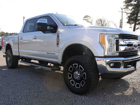 Used 2017 Ford F250 XLT w/ XLT Premium Package image 7