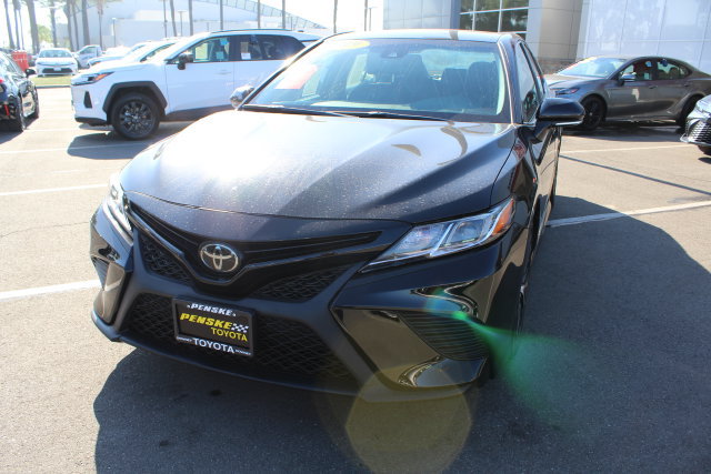 Used 2019 Toyota Camry SE w/ Convenience Package FWD image 4