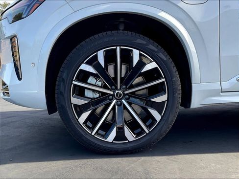 New 2026 Volvo XC90 T8 Ultra w/ Protection Package Premier image 14