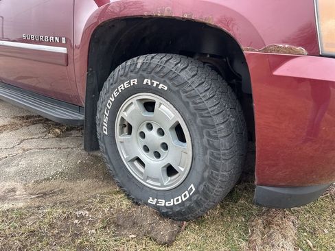 Used 2009 Chevrolet Suburban LT AWD/4WD image 4
