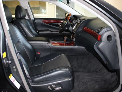 Used 2007 Lexus LS 460 RWD image 32