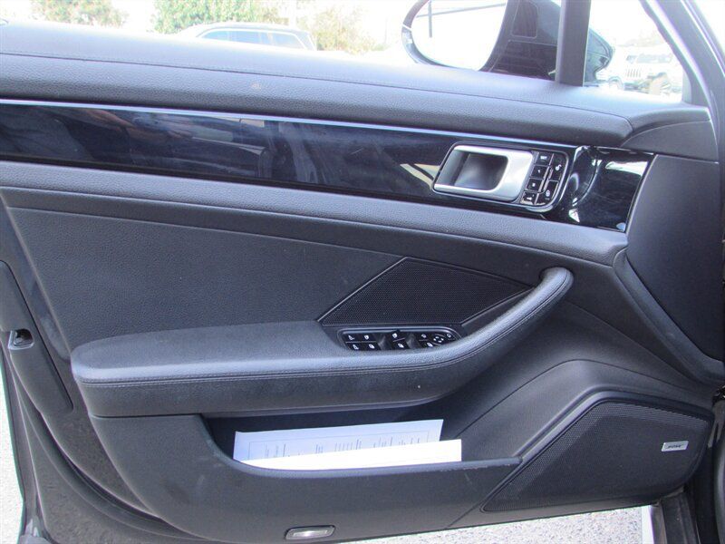 Used 2018 Porsche Panamera image 21