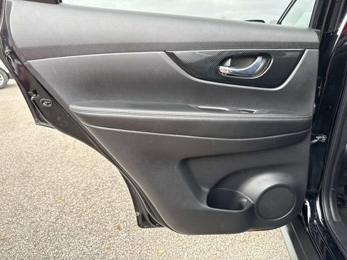 Used 2017 Nissan Rogue SL image 11