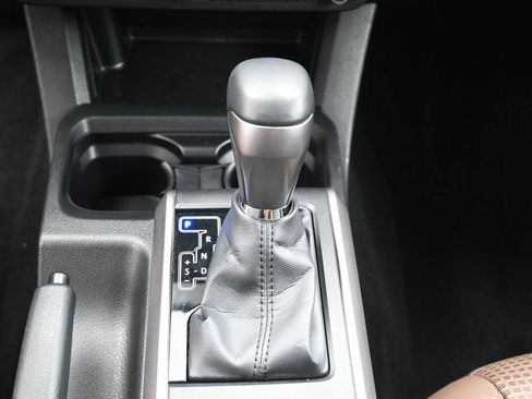 Certified 2022 Toyota Tacoma Limited AWD/4WD image 27