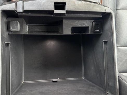 Used 2018 Chevrolet Suburban LT w/ LT Signature Package image 17