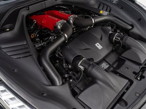 Used 2017 Ferrari California T RWD image 77