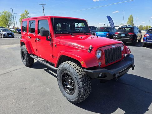 Used 2016 Jeep Wrangler Unlimited Rubicon w/ Connectivity Group image 3
