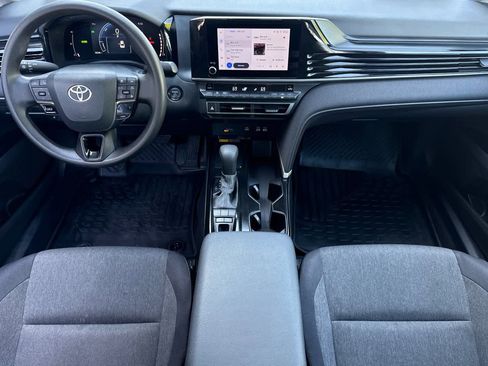Used 2025 Toyota Camry LE AWD/4WD image 3