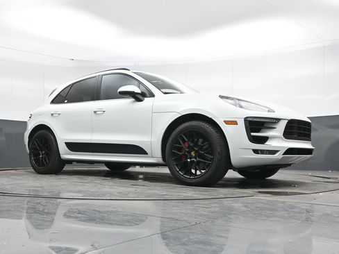 Used 2018 Porsche Macan GTS w/ Premium Package Plus AWD/4WD image 44