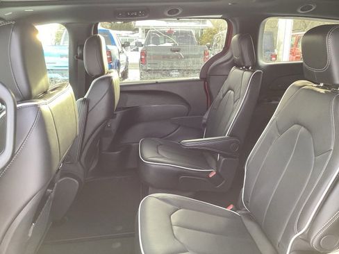 New 2026 Chrysler Pacifica Limited image 19