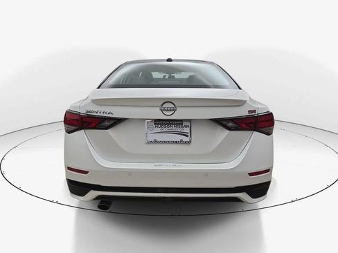 Used 2025 Nissan Sentra SR FWD image 7