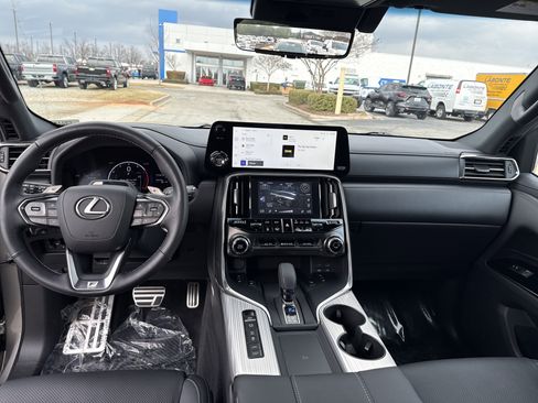 Used 2025 Lexus LX 700h F Sport image 27