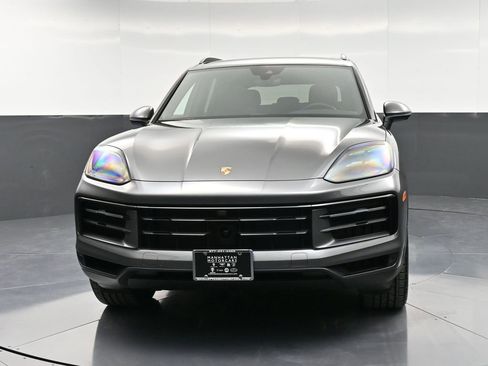 Certified 2025 Porsche Cayenne image 11
