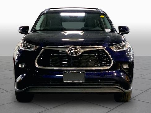 Used 2022 Toyota Highlander Limited AWD/4WD image 4