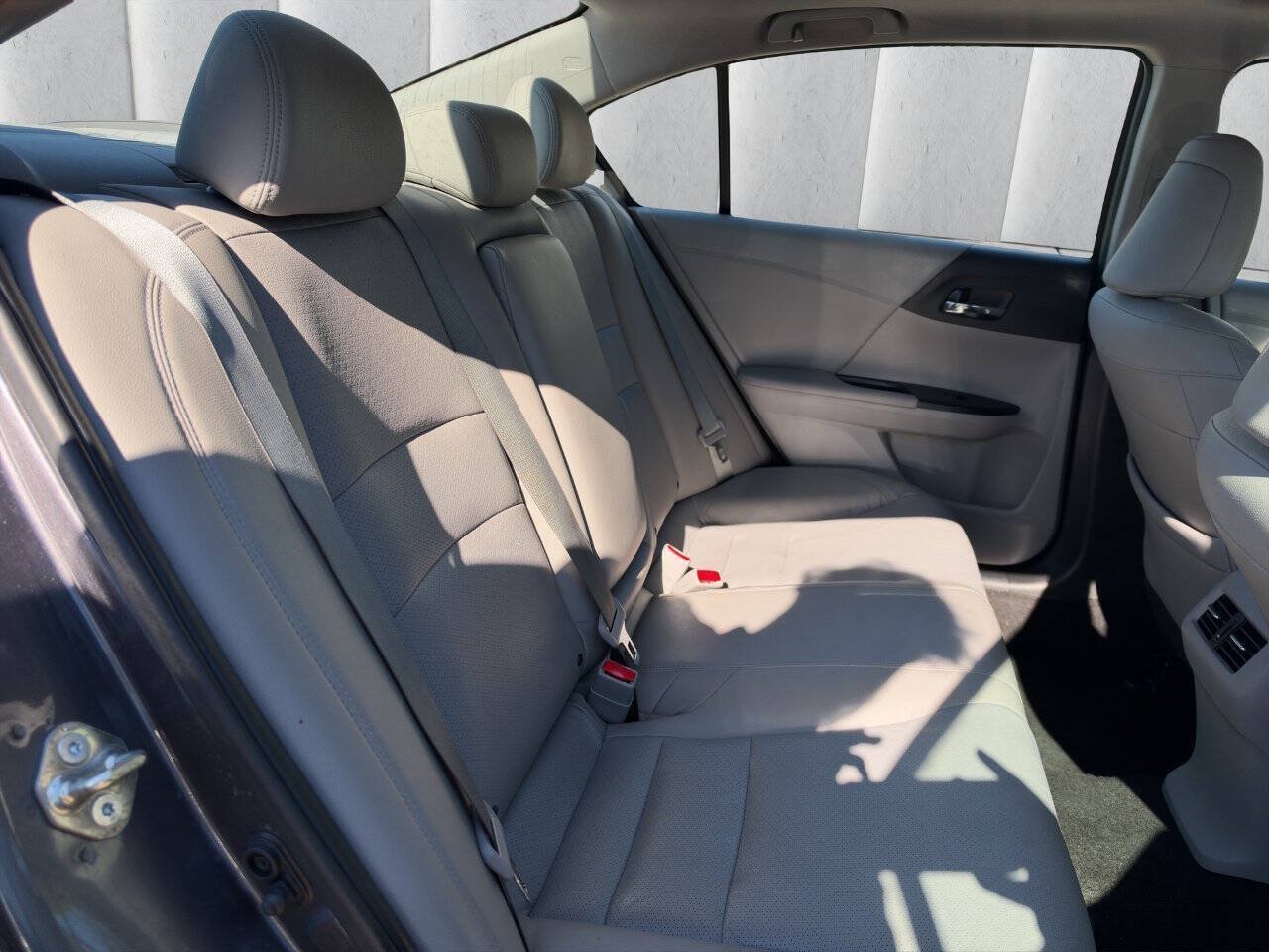 Used 2017 Honda Accord EX-L image 18