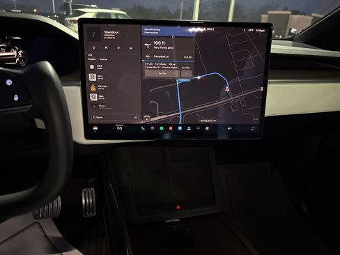 Used 2023 Tesla Model X image 18