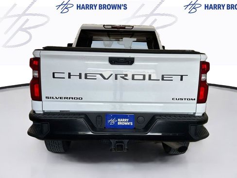 Used 2021 Chevrolet Silverado 2500 Custom w/ Custom Value Package AWD/4WD image 9