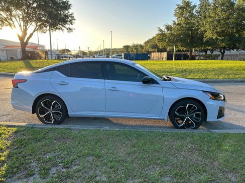Used 2025 Nissan Altima 2.5 SR FWD image 7