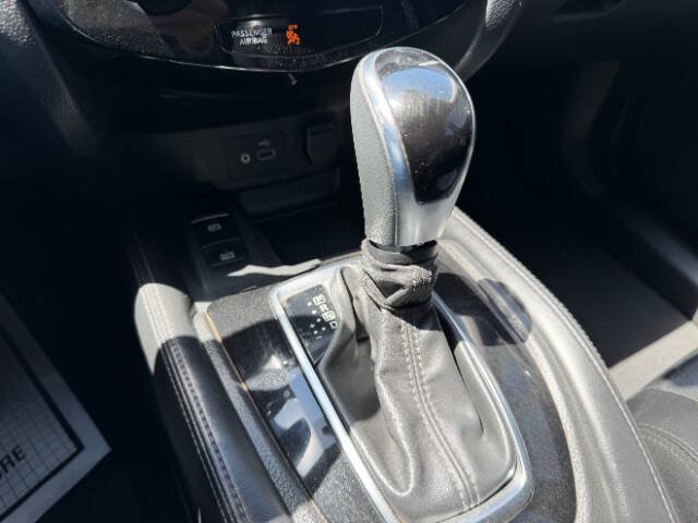 Used 2019 Nissan Rogue SL AWD/4WD image 13