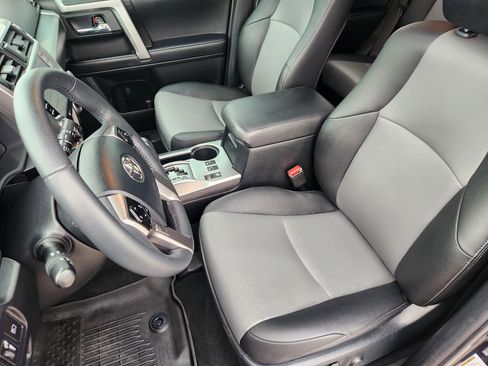 Used 2022 Toyota 4Runner SR5 Premium w/ Moonroof Package AWD/4WD image 13