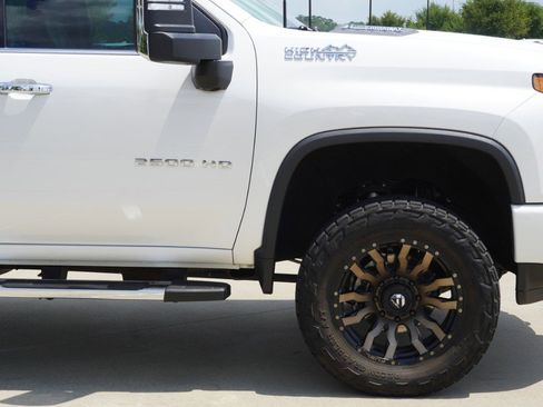 Used 2021 Chevrolet Silverado 2500 High Country w/ Z71 Off-Road Package AWD/4WD image 9
