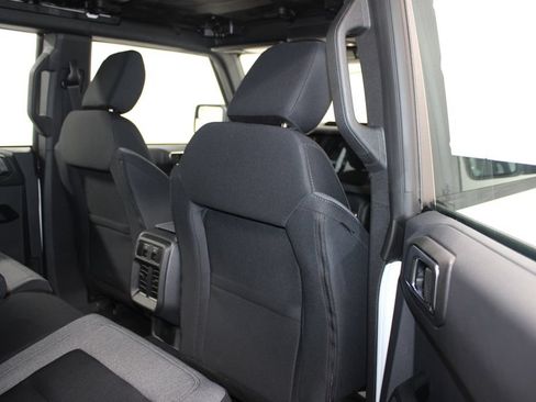 New 2025 Ford Bronco 4-Door AWD/4WD image 27