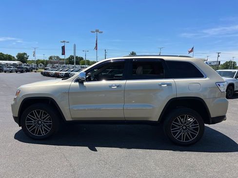 Used 2011 Jeep Grand Cherokee Limited w/ Trailer Tow Group IV AWD/4WD image 4
