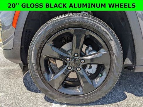 Certified 2024 Jeep Grand Cherokee Limited w/ Black Appearance Package image 2