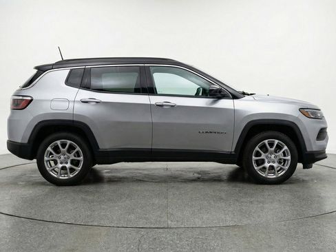 Used 2025 Jeep Compass Limited AWD/4WD image 11