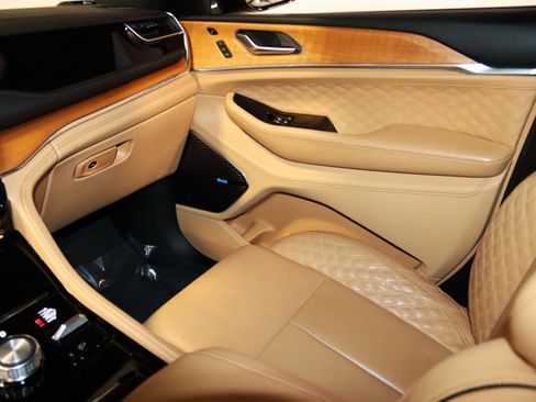 Used 2023 Jeep Grand Cherokee Summit image 63