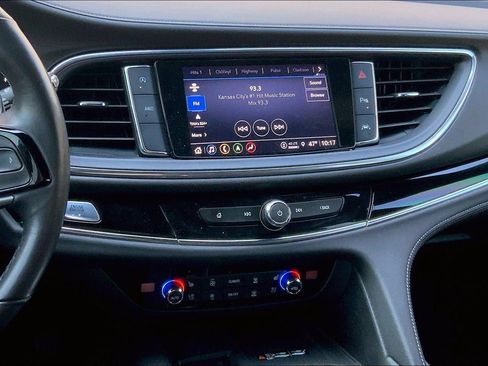 Used 2023 Buick Enclave Avenir image 6