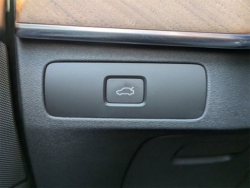 Used 2025 Volvo XC90 B6 Plus image 37