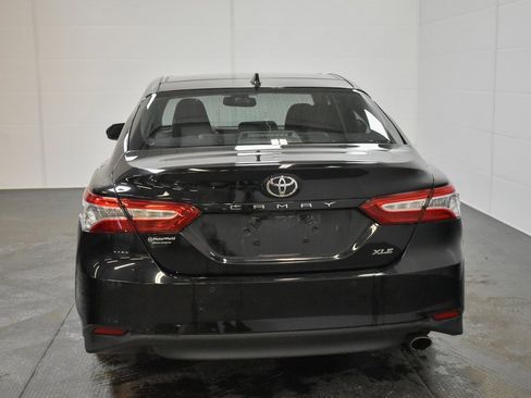 Used 2018 Toyota Camry L image 7